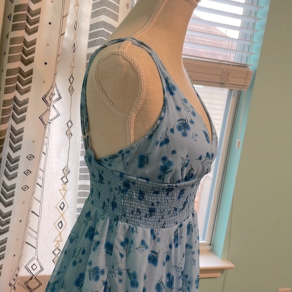 ☀️ Urban Outfitters Summer Dress Blue Flowery VNeck Cinched Medium Fits S - Picture 9 of 12